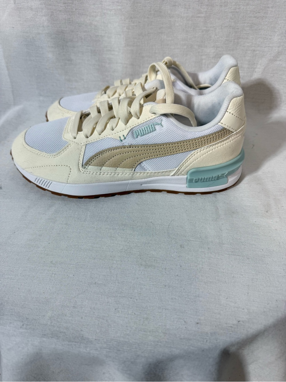 Puma Women Retro Runner Sneakers in Cream and Light Blue Accent Size 7.5